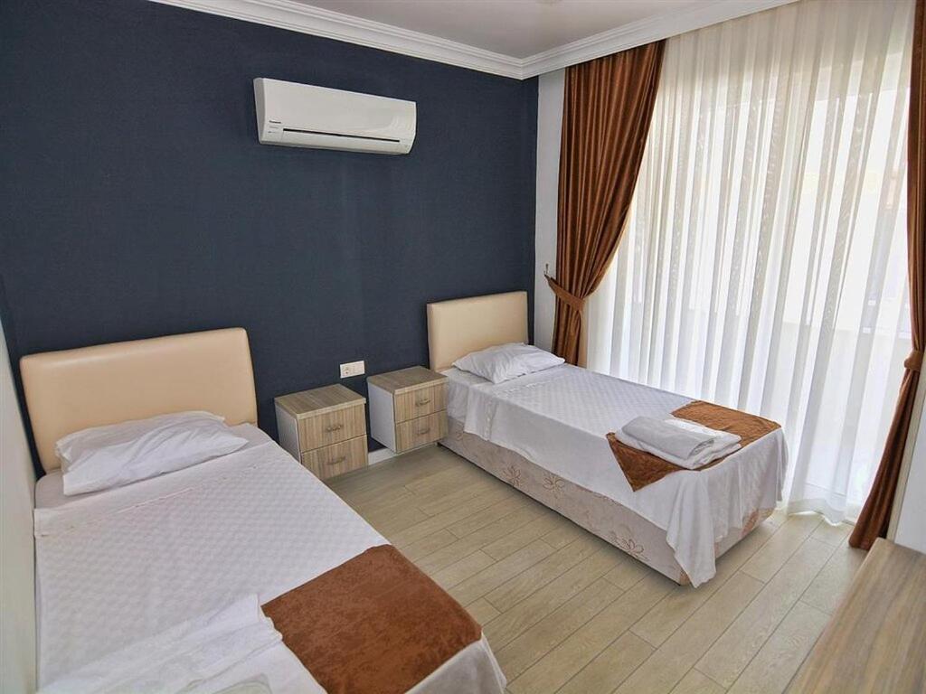 Airport Guelluek Otel Milas Exterior photo